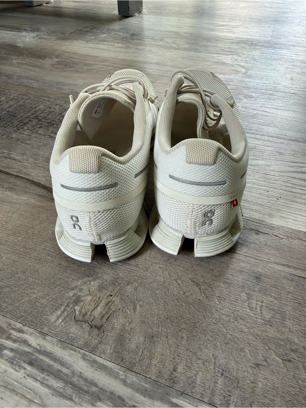 On Cloud Swiss Engineering Cloud 5 Sand White Size 7.5 Women's Running Shoes - Picture 3 of 6